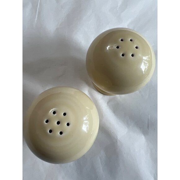 Fiesta Ivory Ceramic Salt & Pepper Shakers Round Vintage Design - Picture 4 of 4